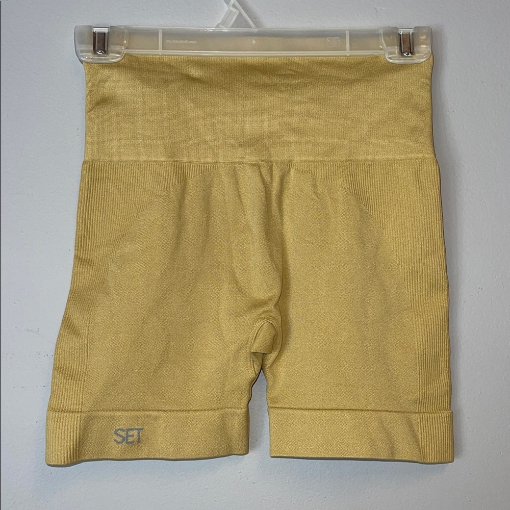 SET Active Shorts - Picture 2 of 3